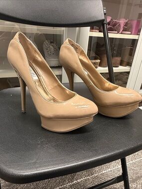 Jennifer Lopez Nude Platform patent Leather High Heel Pumps